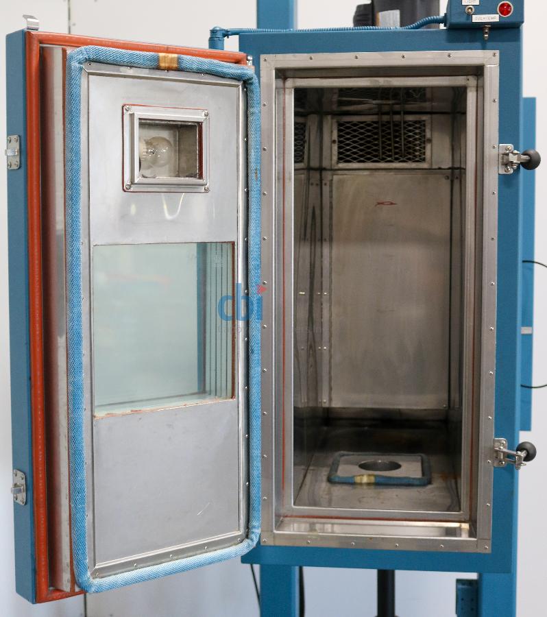 https://www.keySurplus.com/clientresources/107/108/46/1246/207162-4-FTUW4.5-100X600-Thermal-Humidity-Chamber-14.jpg