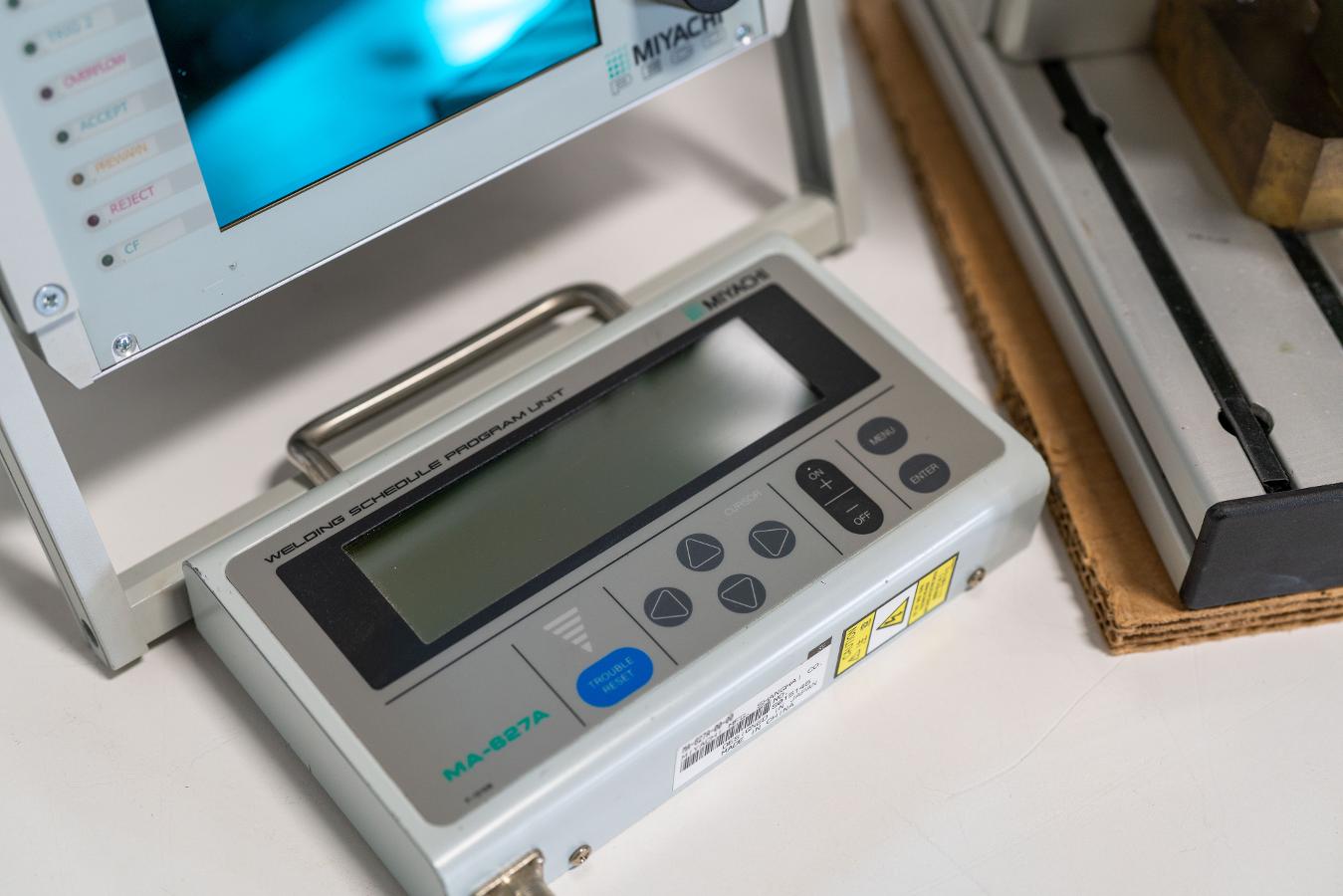 https://www.keySurplus.com/clientresources/107/108/47/547/207686-6-Miyachi-Unitek-IS-120B-Resistance-Spot-Welding-System-7.jpg