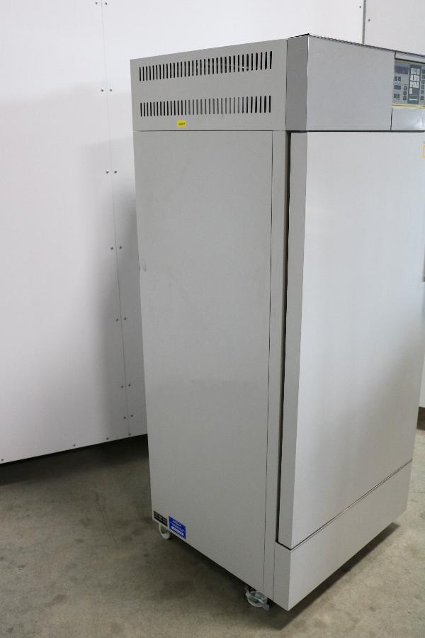 https://www.keySurplus.com/clientresources/107/108/50/350/169512-2-Yamato-DN-83-Mechanical-Convection-Oven-3.jpg
