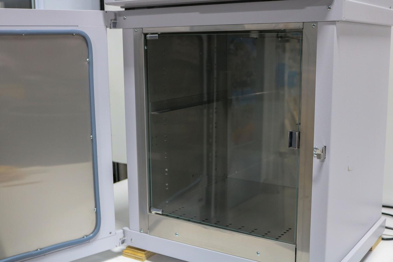 https://www.keySurplus.com/clientresources/107/108/55/555/218860-5-Fisher-Scientific-Isotemp-637D-Incubator-6.jpg