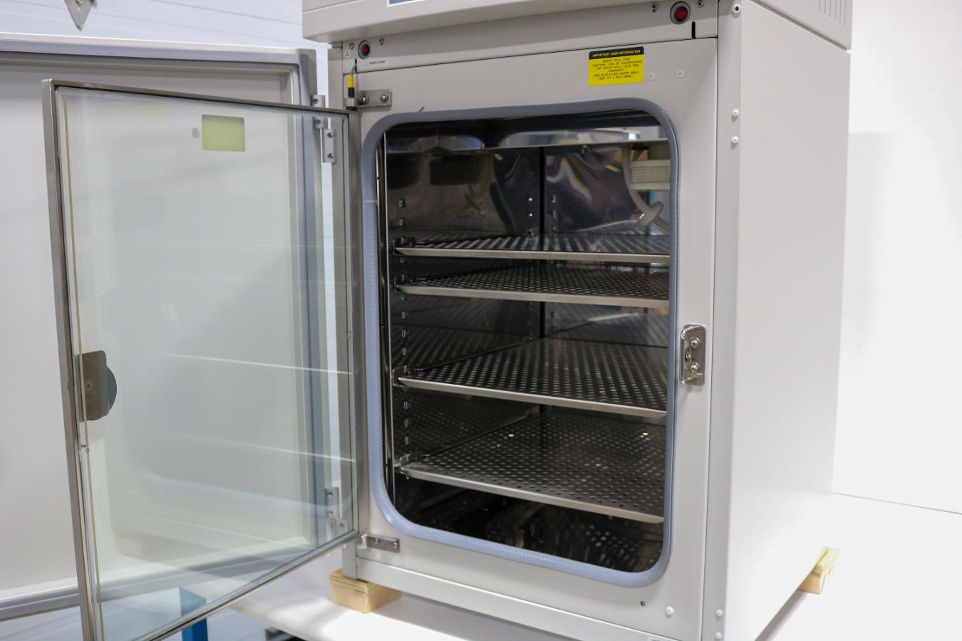 https://www.keySurplus.com/clientresources/107/108/55/555/218866-7-Thermo-Scientific-3140-Water-Jacket-Co2-Incubator-184L-8.jpg