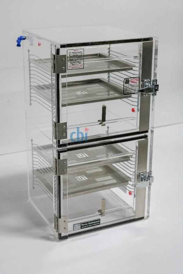 https://www.keySurplus.com/clientresources/107/108/72/572/203257-1-Terra-Universal-1946-00-Two-Compartment-Desiccator-Box-2.jpg